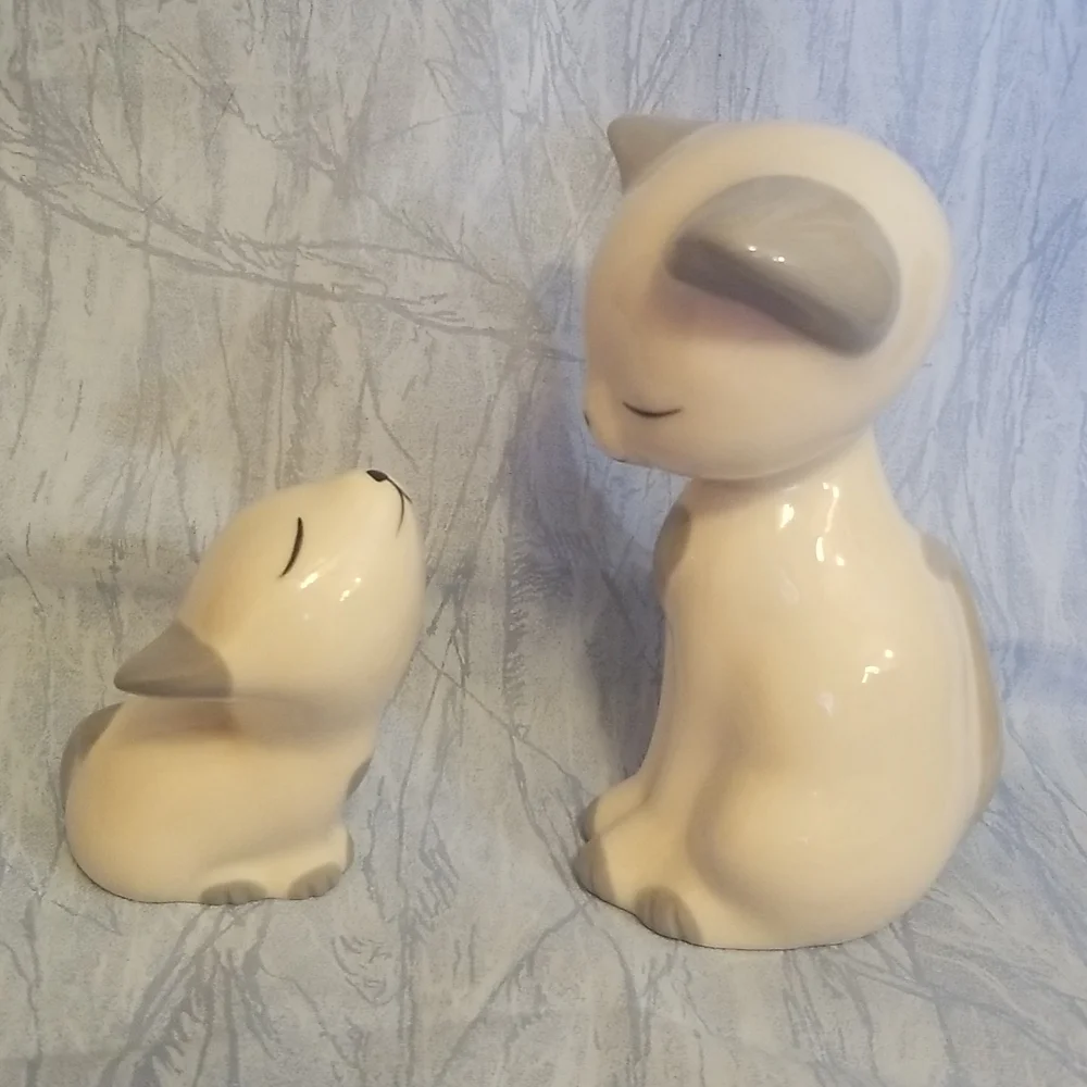 Siamese Momma Cat and Kitten Figurines - Picture 4 of 7